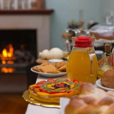 Alojamento de Acomodação e Pequeno-almoço Stupor Mundi 4*